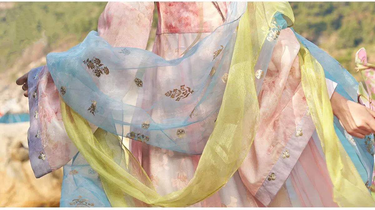 Orioles & Flowers | 3-Piece Embroidered Hanfu (莺花里)