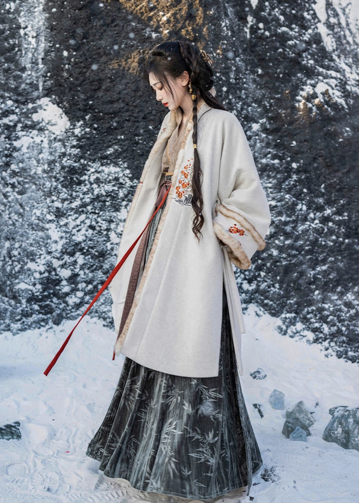 Snow Traveler | 3-Piece Modern Set (雪中客)