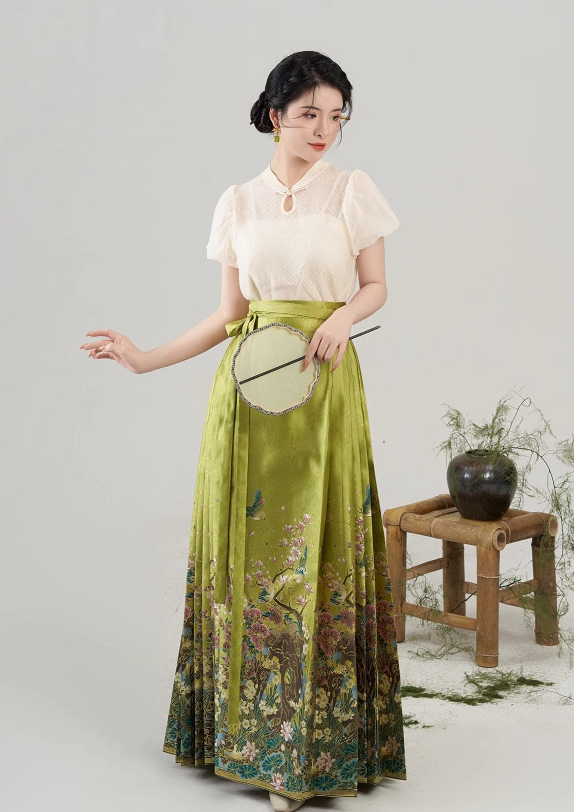 Ode to Blossoms | Modern 3-Pieces Ma Mian Skirt Set (繁花赋)