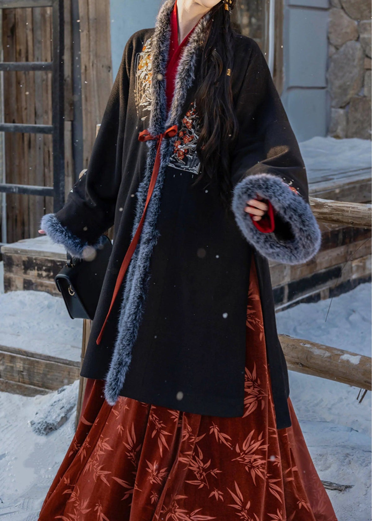 Snow Traveler | 3-Piece Modern Set (雪中客)