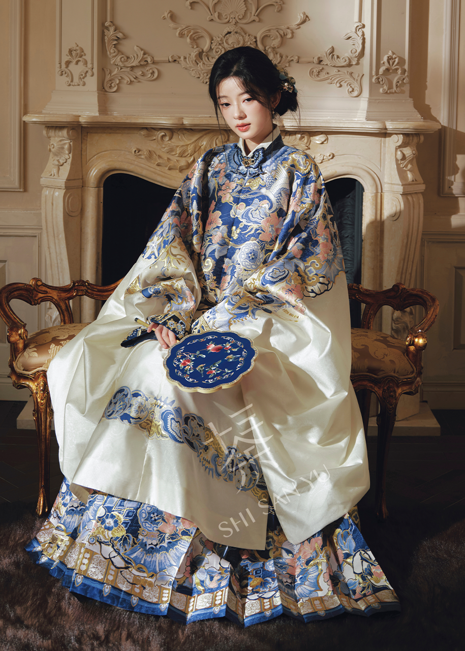 Alive | 2-Piece 2026 New Year Hanfu (万物生)