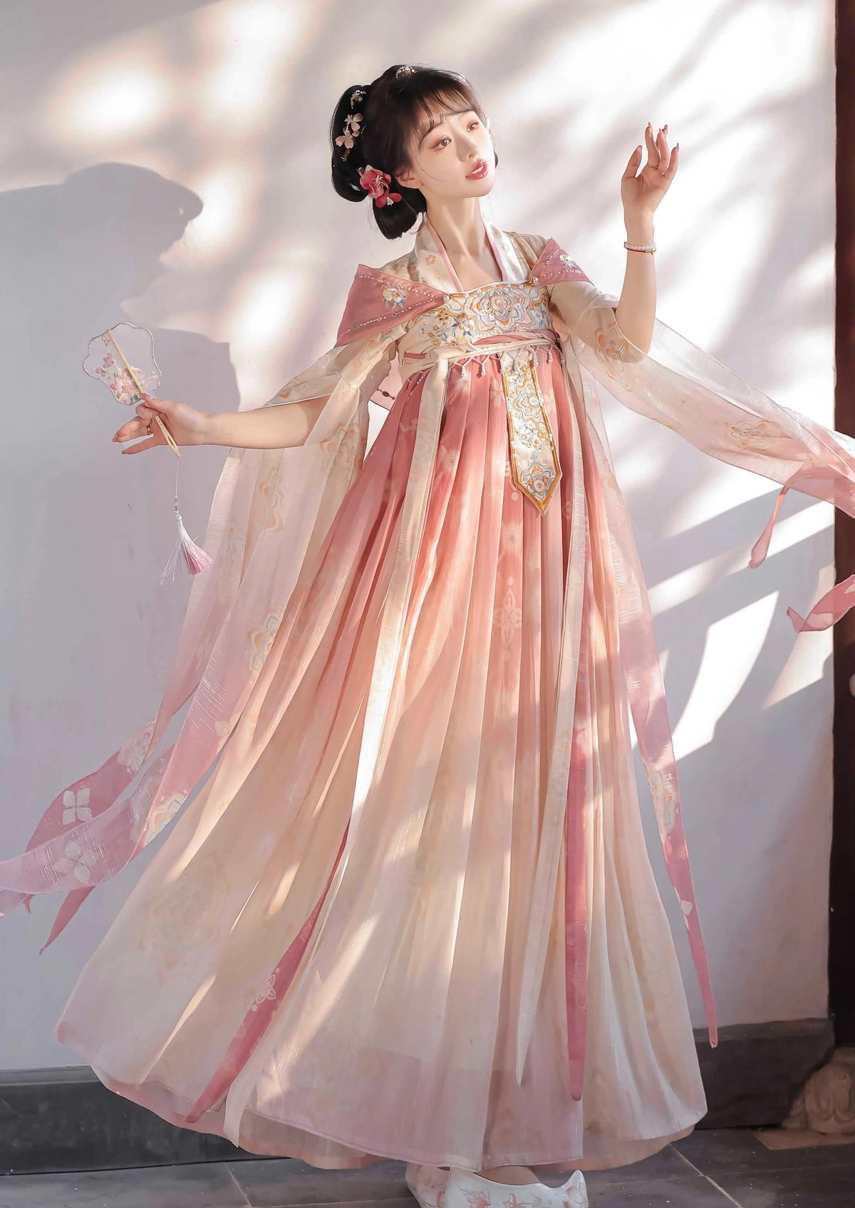 Flower Tail | 3-Pieces Tang Embroidered Hanfu (花瑶)