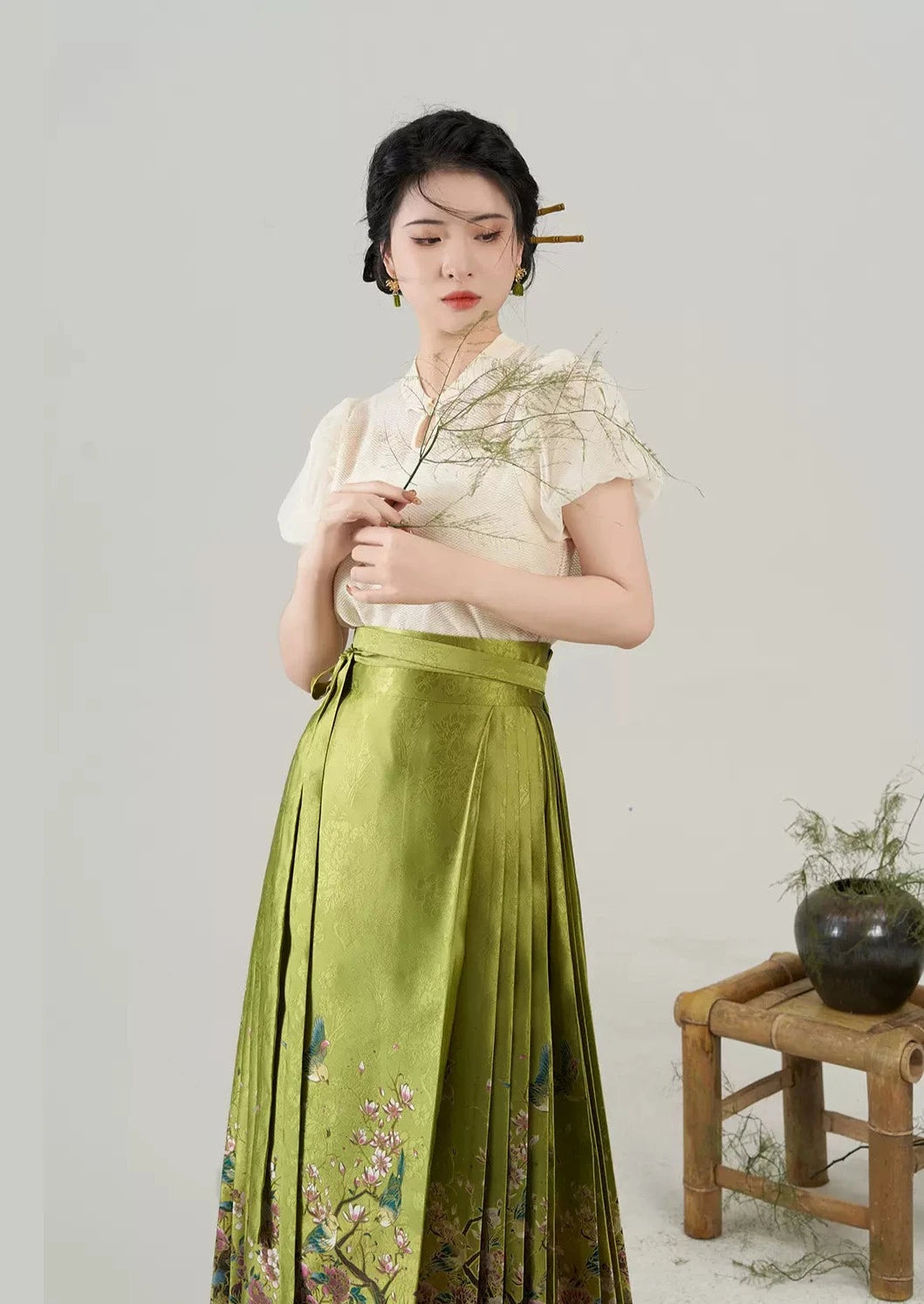 Ode to Blossoms | Modern 3-Pieces Ma Mian Skirt Set (繁花赋)