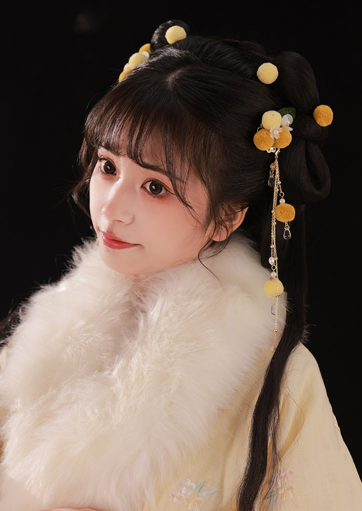 Snow Balls | 2 Pcs Pom Poms Hairclips (对雪)