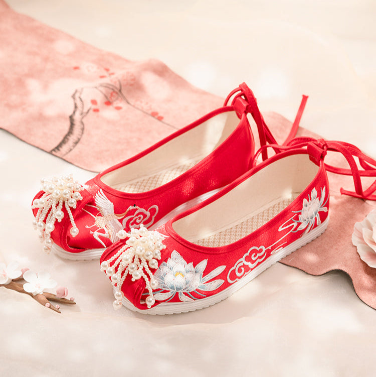 Beaded Curtain | Embroidered Shoes(宫锁珠帘）