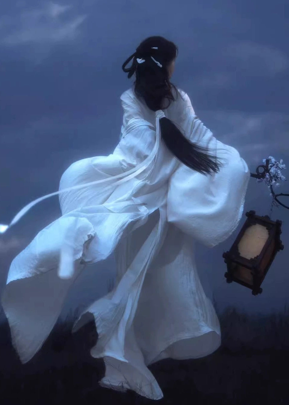 Missing Heart | Han Dynasty Linen Hanfu (戚戚忧思深)