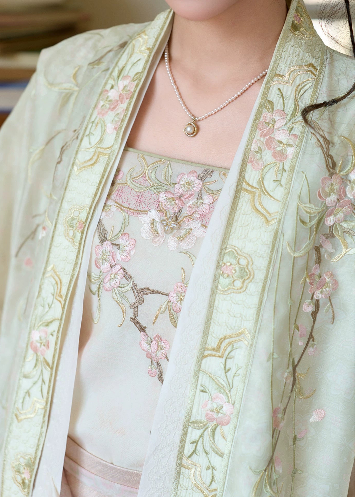 Apricot Blossom | 4-Piece Embroidered Hanfu (杏花约)