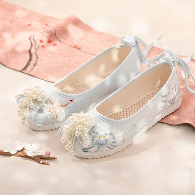 Beaded Curtain | Embroidered Shoes(宫锁珠帘）