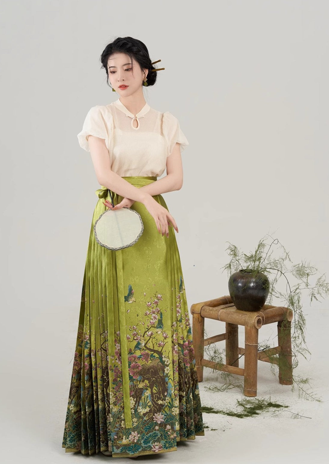 Ode to Blossoms | Modern 3-Pieces Ma Mian Skirt Set (繁花赋)