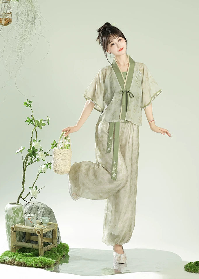 Little Jasmine | 3-Piece Plus Pants Hanfu (小茉莉花)