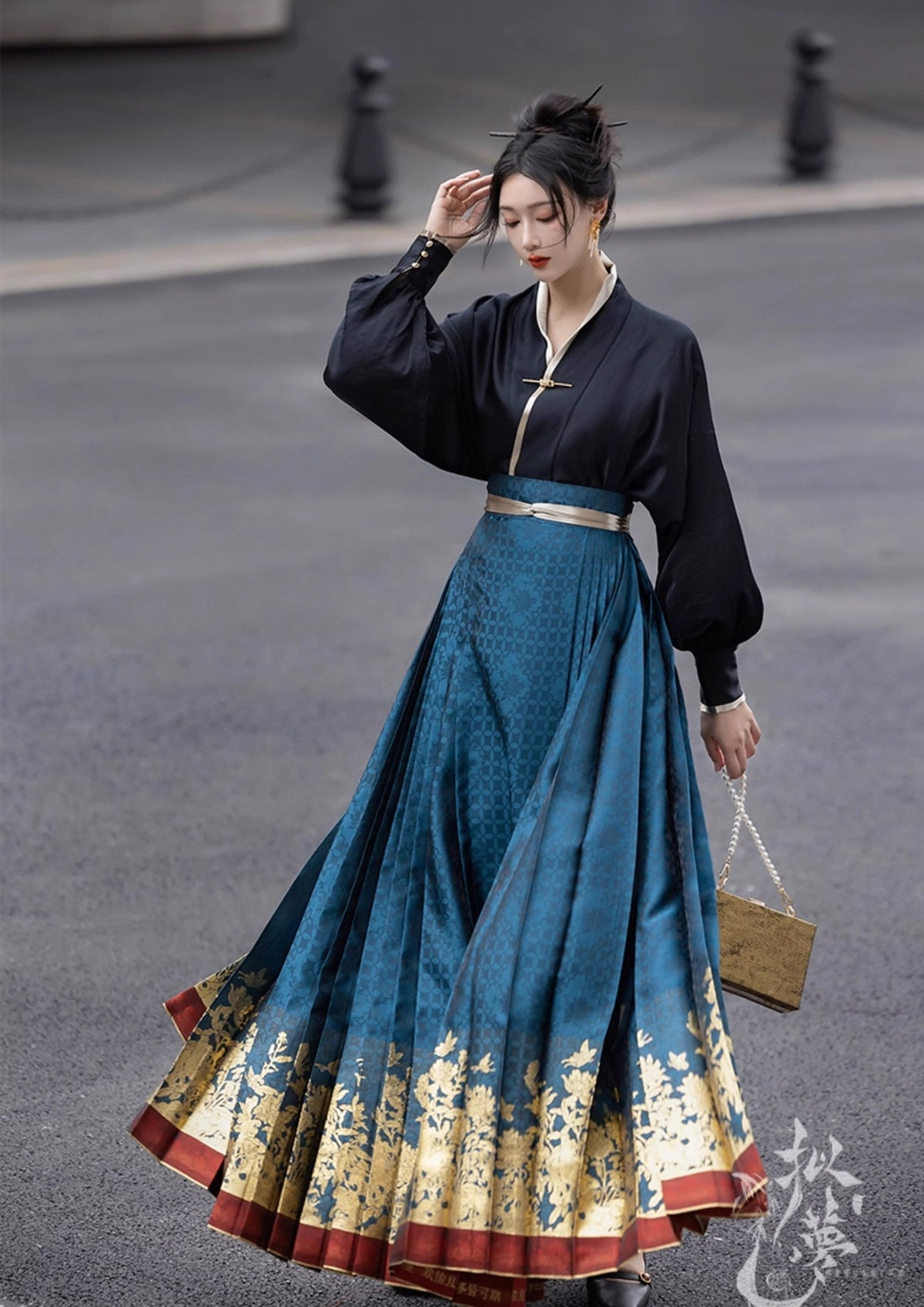 Spell of the Fragrance | Modern 2-Pieces Ma Mian Skirt Set (国色)