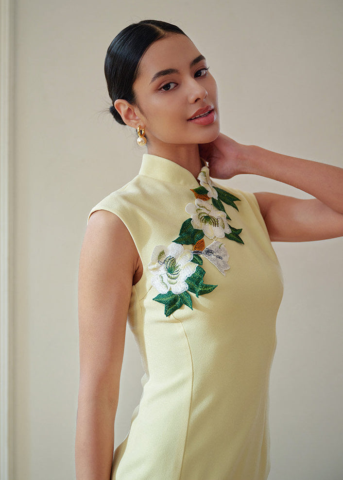 Apricot Rain | Embroidered High-End Modern Qipao (杏雨绣春)