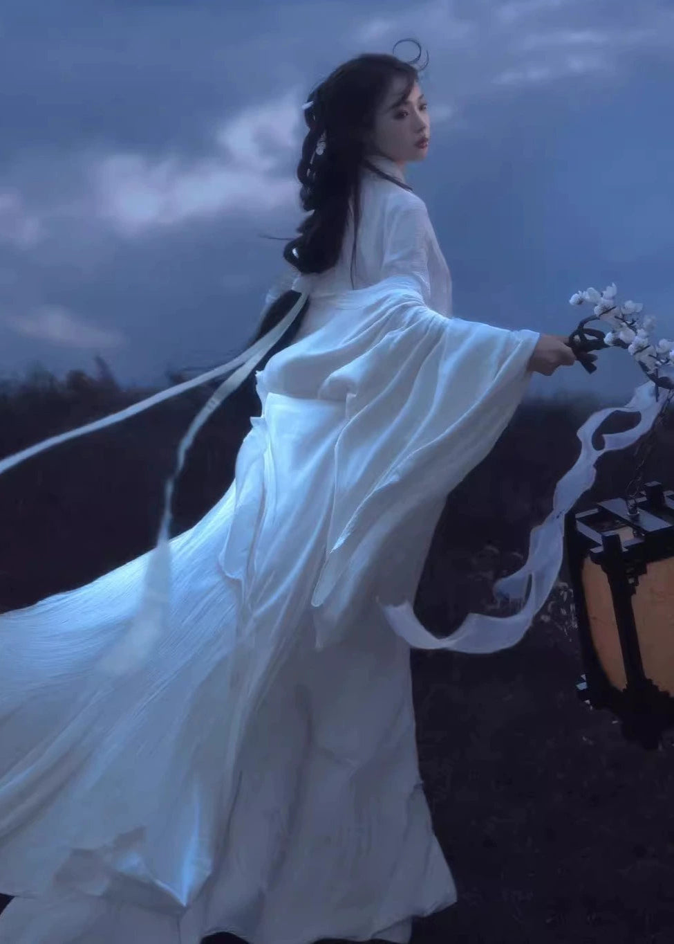 Missing Heart | Han Dynasty Linen Hanfu (戚戚忧思深)