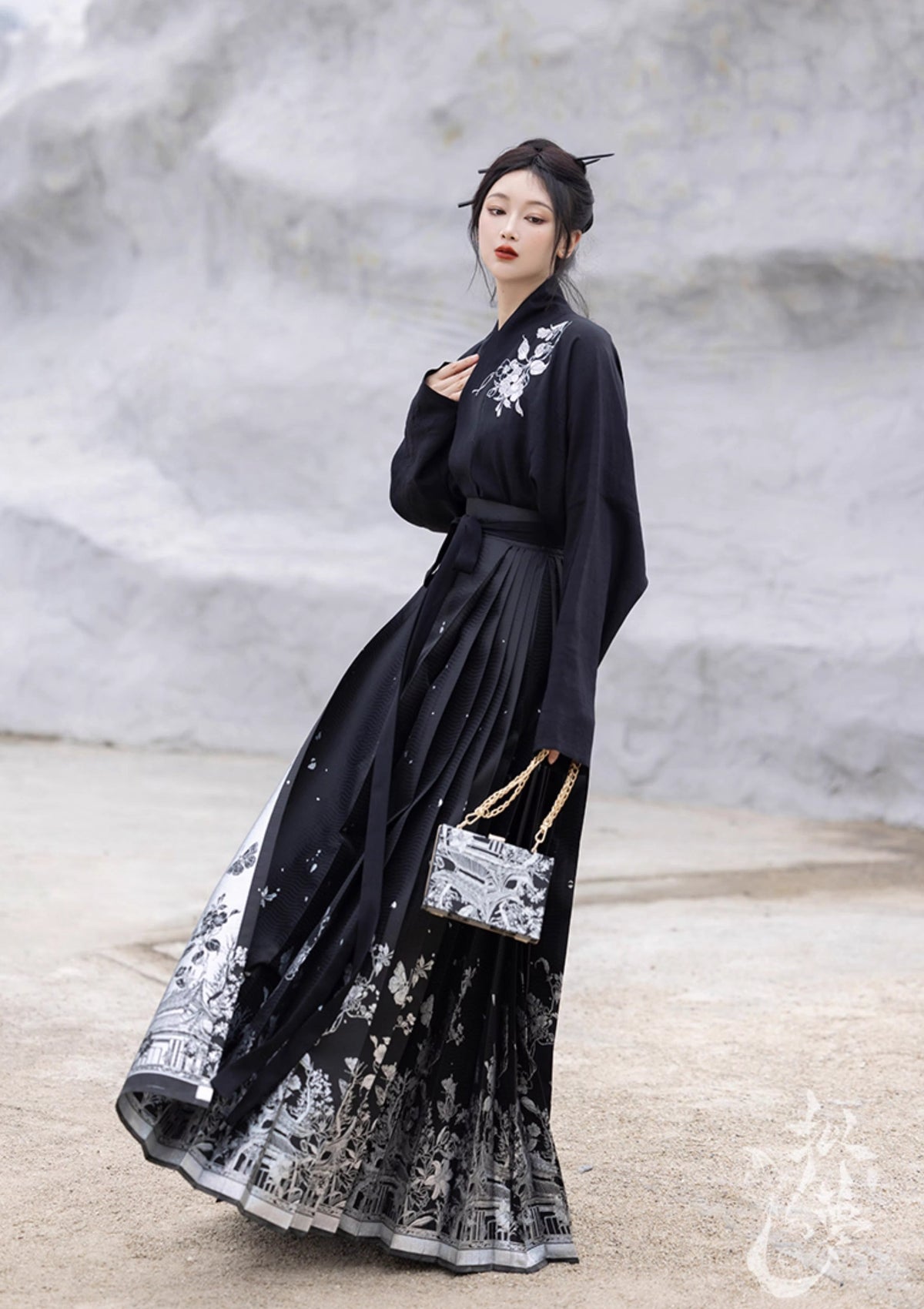 Black Widow | Modern 2-Pieces Hanfu (人间客)