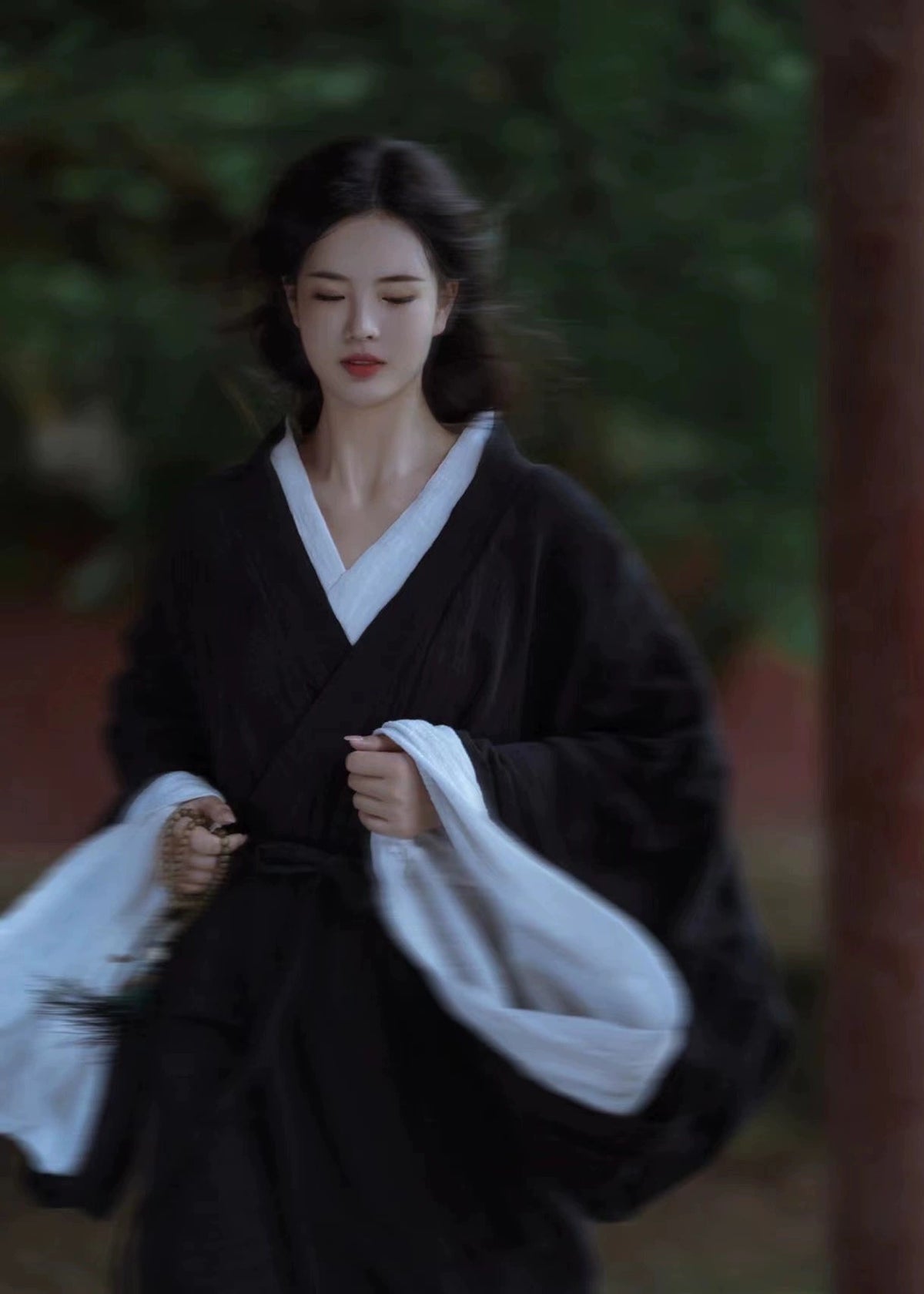 Missing Heart | Han Dynasty Linen Hanfu (戚戚忧思深)