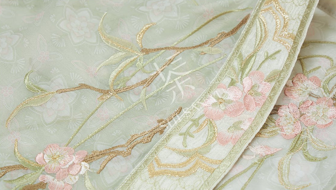 Apricot Blossom | 4-Piece Embroidered Hanfu (杏花约)