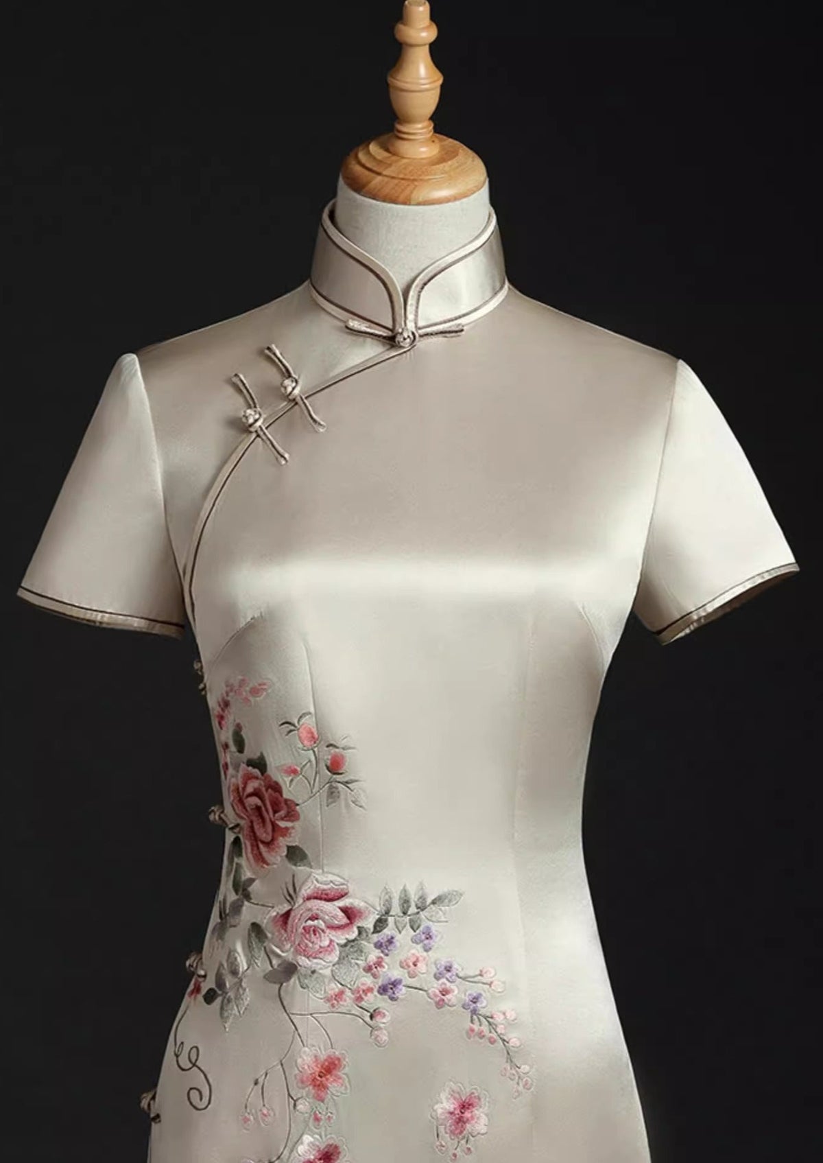 Rosie | Silk Champagne Custom Made Qipao (玉玫瑰)