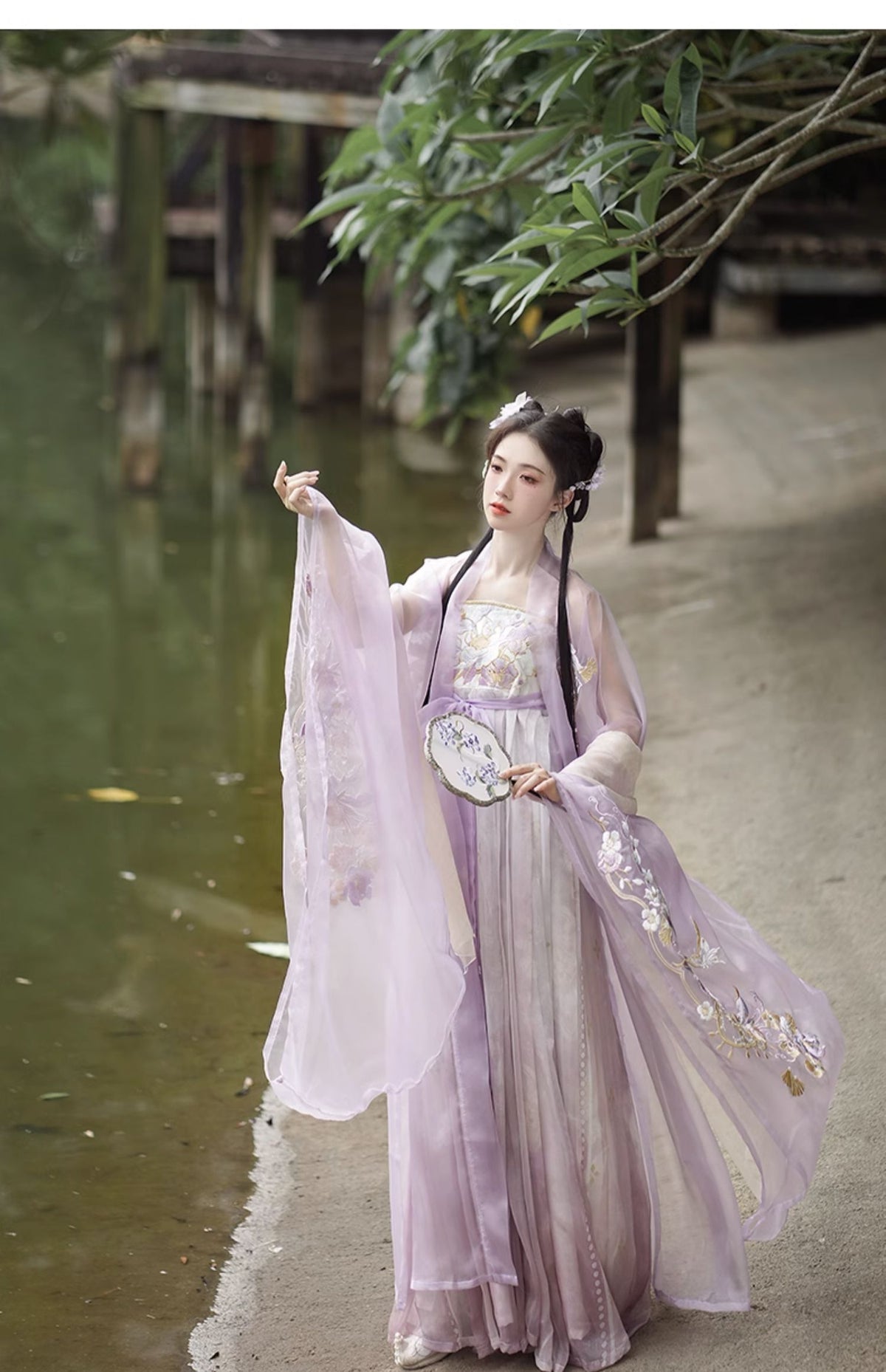 Faint Aroma | Tang Embroidered Hanfu (浮香绕曲)