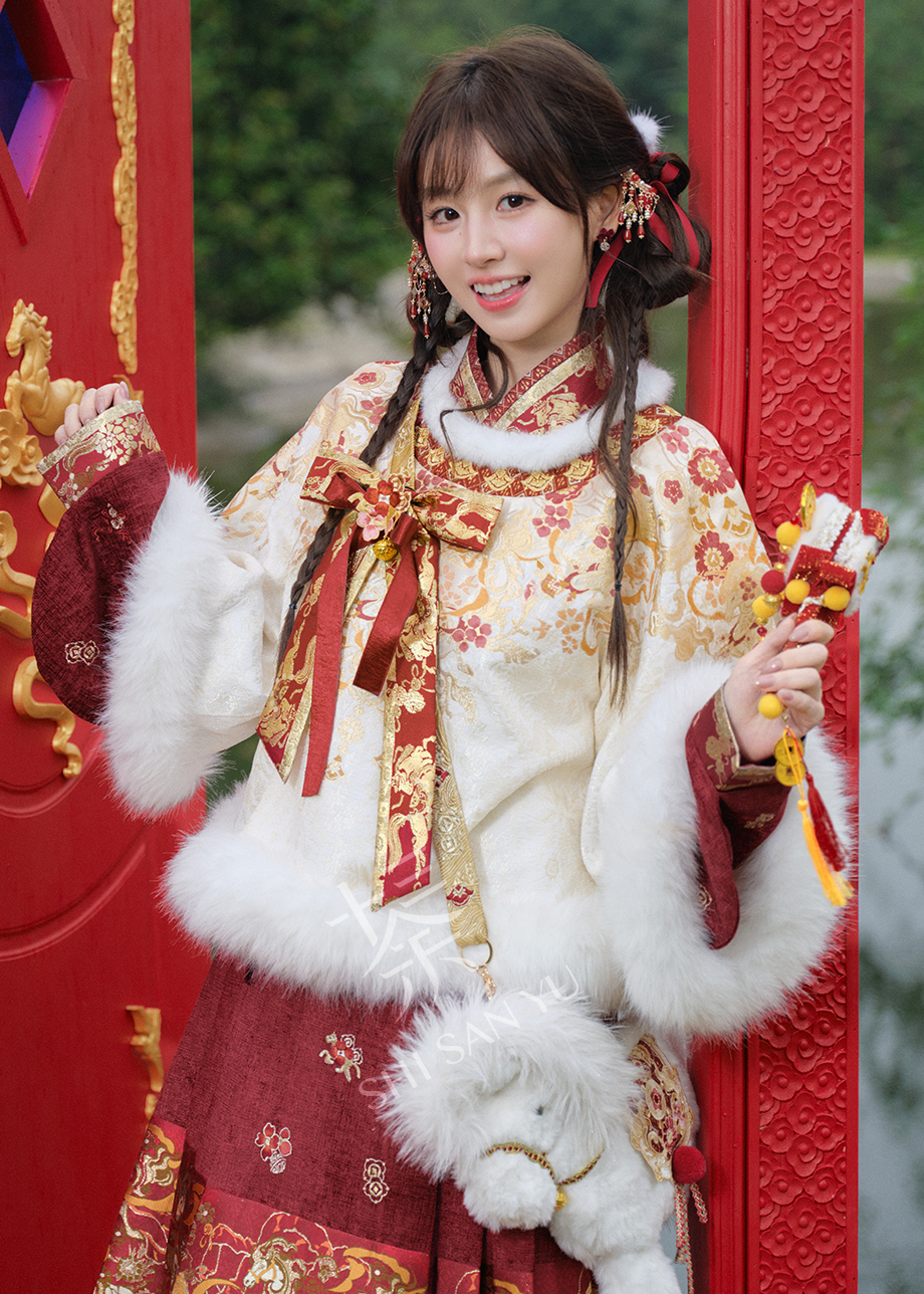 White Horse | 3-Piece 2026 New Year Hanfu (白马嘉岁)