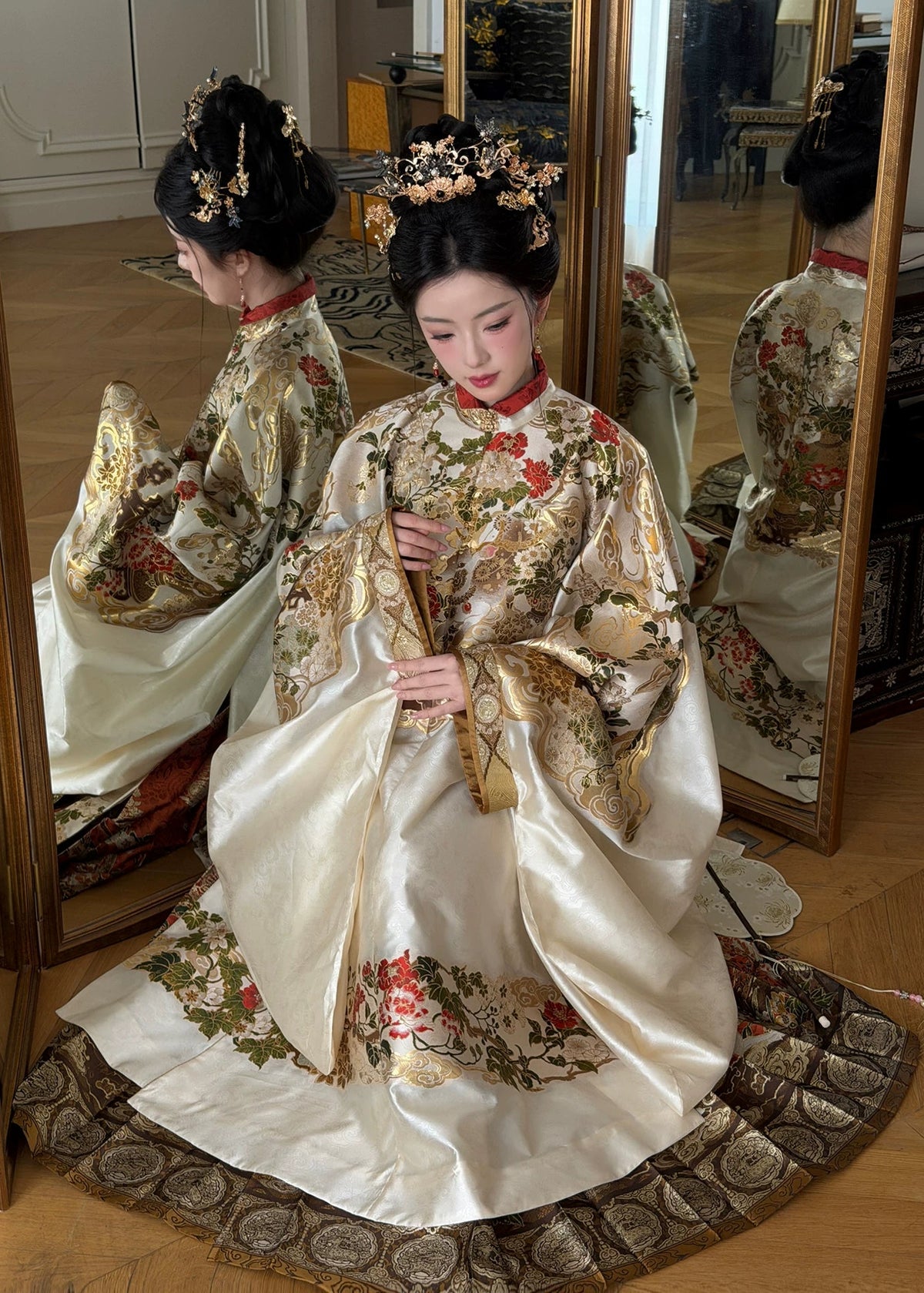 Deer & Lingzhi | 2-Piece 2027 New Year Hanfu (鹿衔芝)