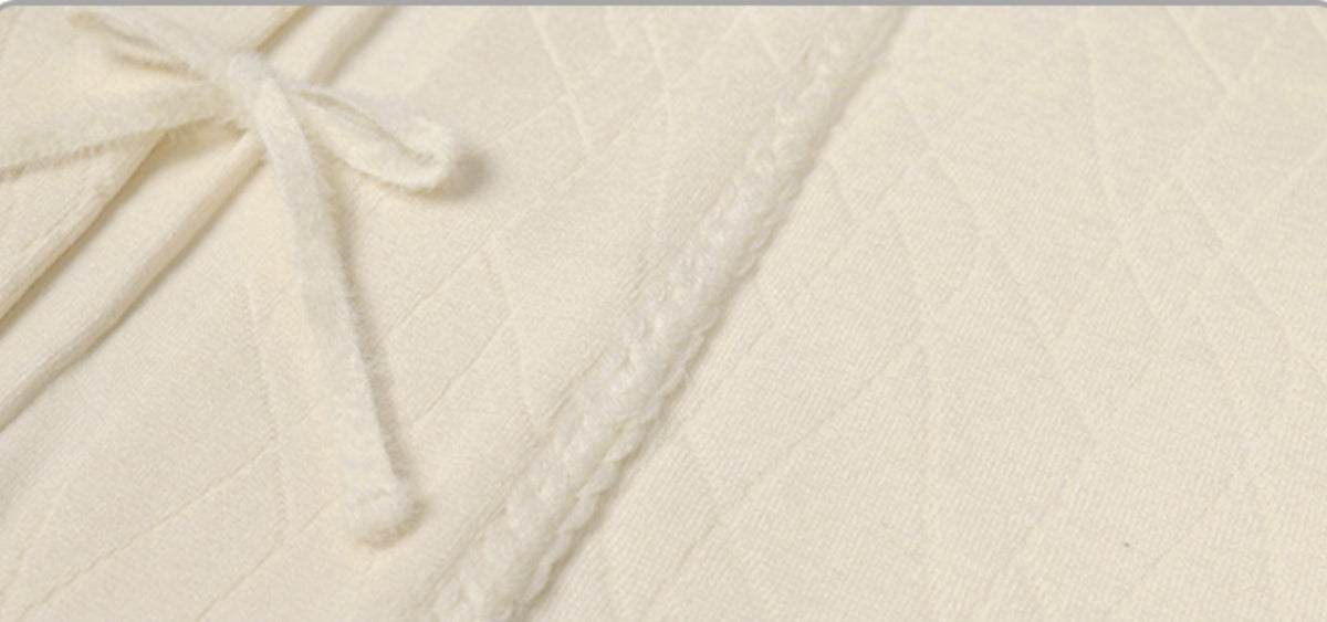 Plum Blossoms | Modern 3-Piece Set (倚梅香)