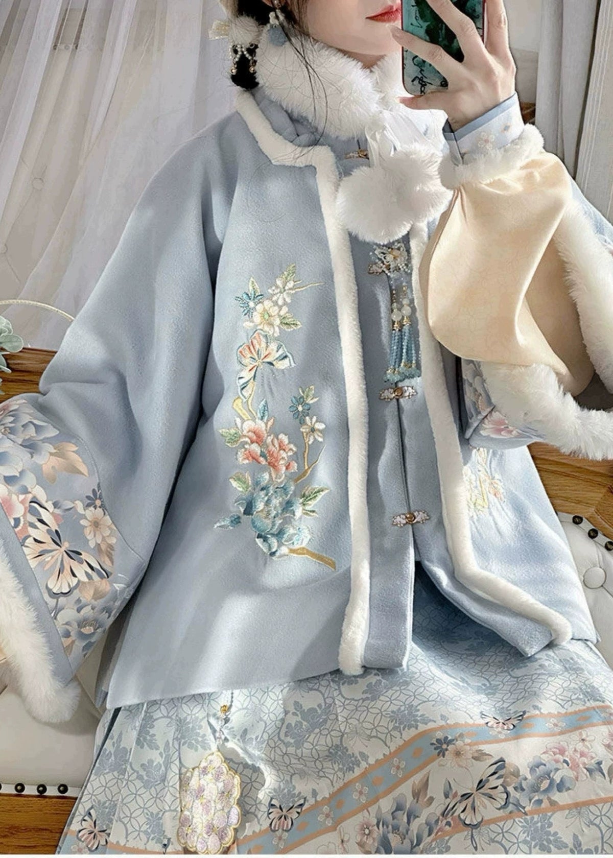 Snow Plum | 3-Piece Plus Winter Hanfu (梦蝶)