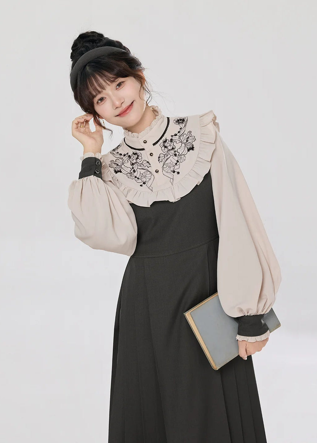Frost Lily | Modern 2-Piece Hanfu (霜百合)