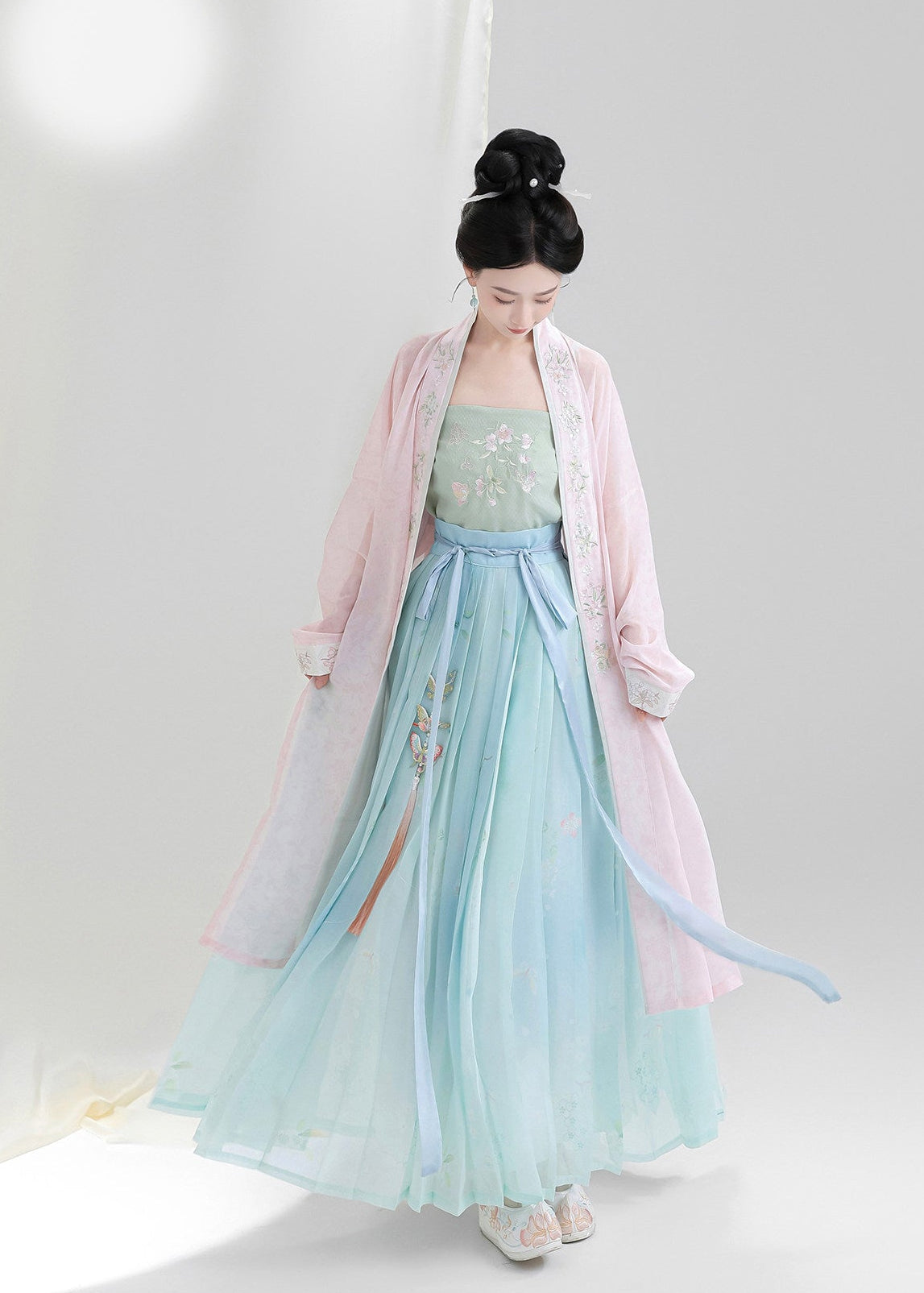 Early Summer | 3-Pieces Embroidered Set (初夏)