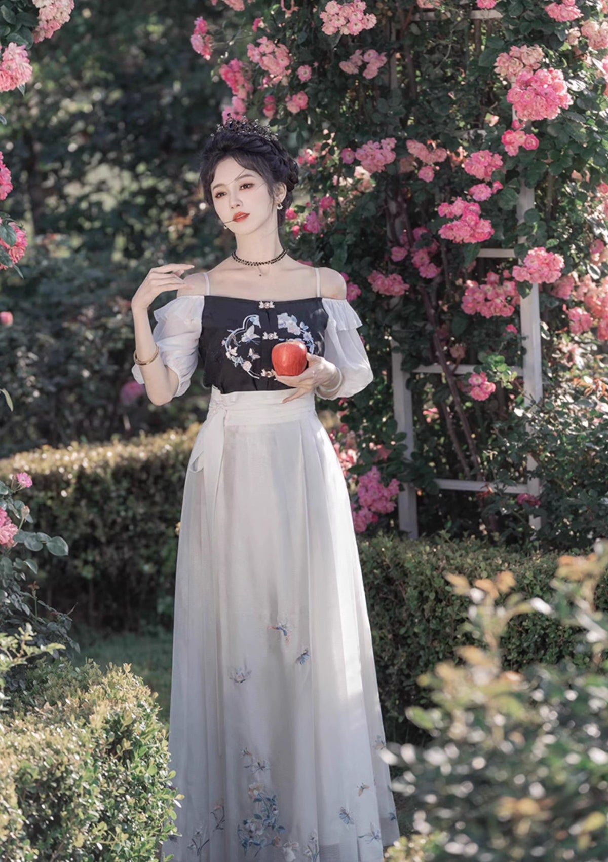 Garden Rabbit | Modern Puff Sleeves Dress (花间兔)