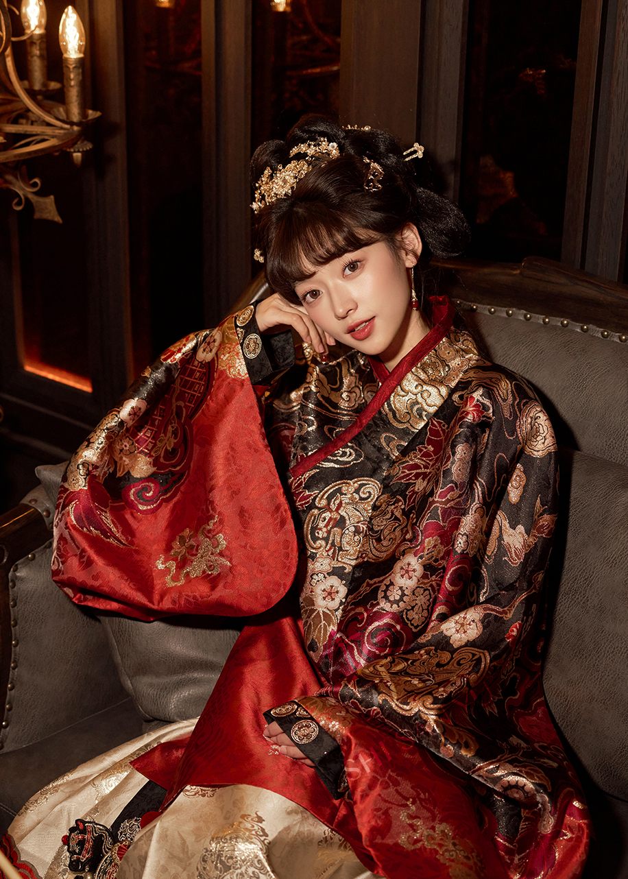Serpiente espiritual | 4 piezas 2025 Año Nuevo Ming Hanfu (灵蛇守岁)
