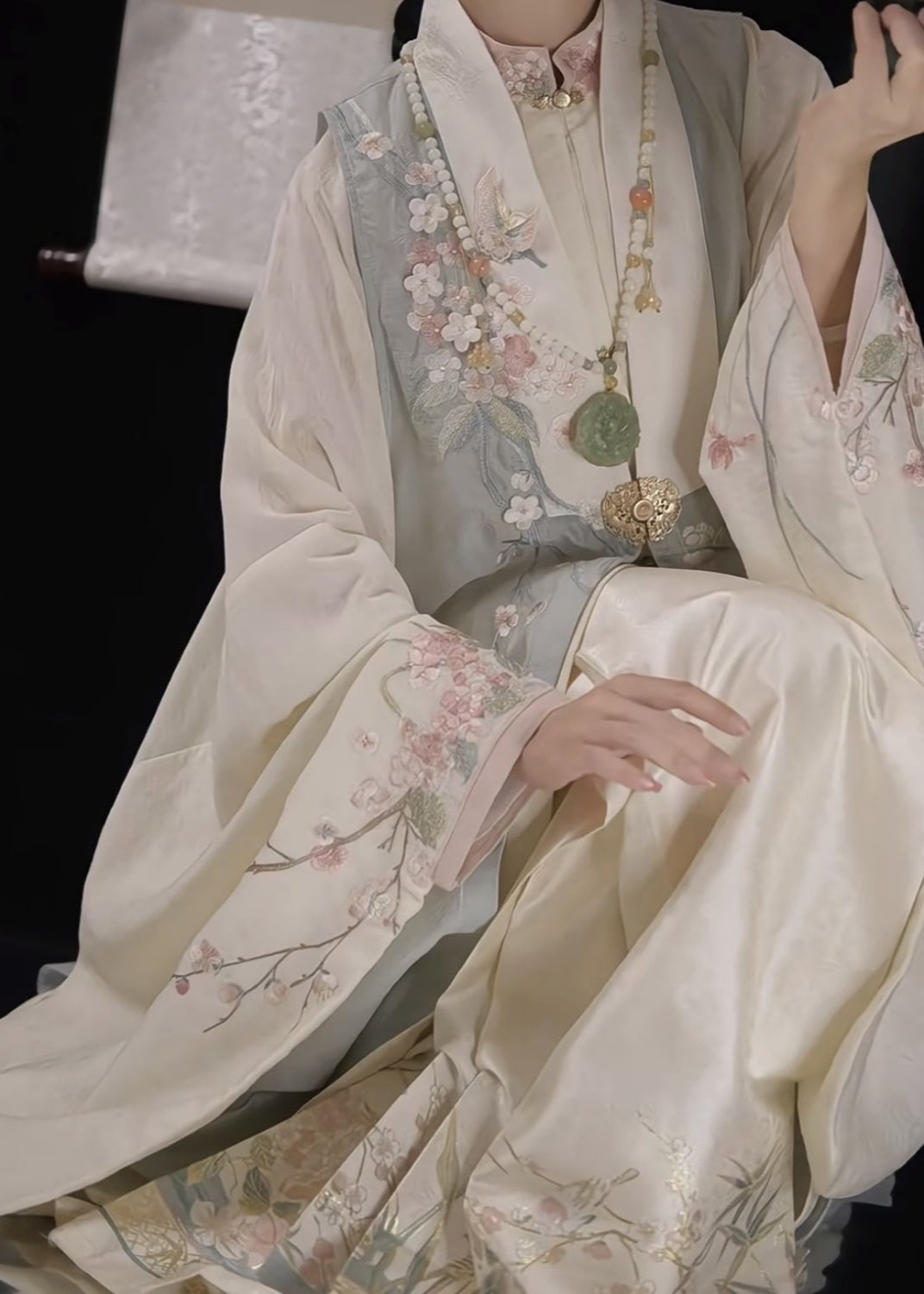 Plum Shadows | 3-Piece Plus Hanfu (疏影)