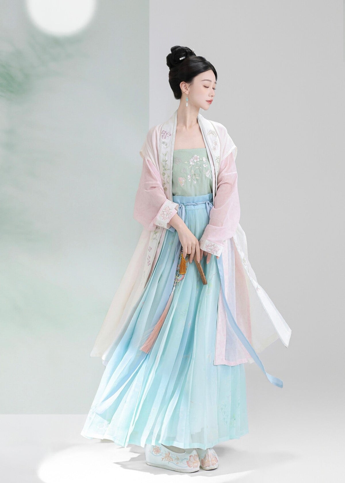 Early Summer | 3-Pieces Embroidered Set (初夏)