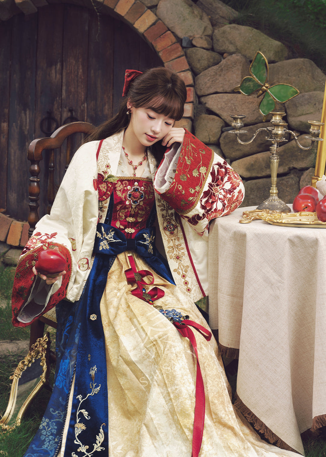 Snow White | 4-Piece 2026 New Year Hanfu (红苹果之宴)