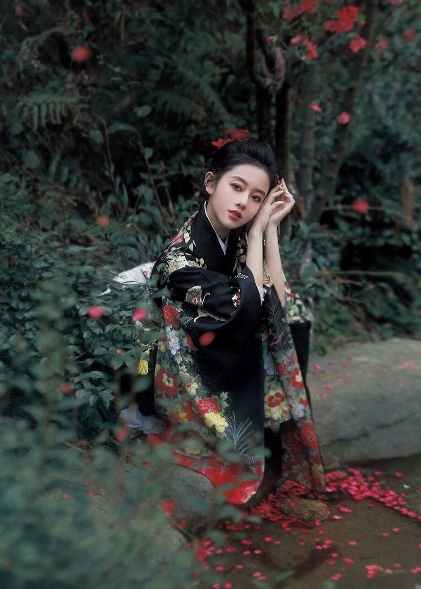 Midnight Peony | 2-Piece Asian Kimono (午夜牡丹)