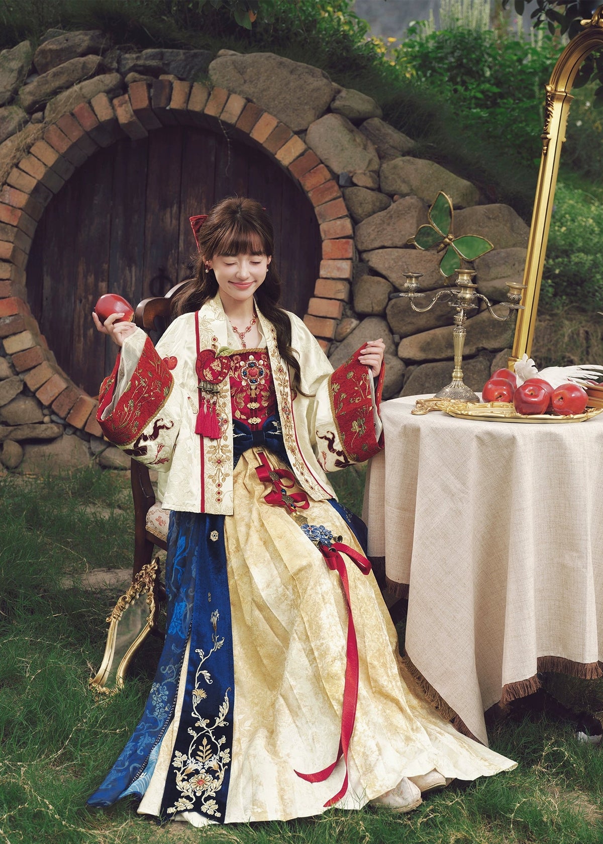 Snow White | 4-Piece 2026 New Year Hanfu (红苹果之宴)