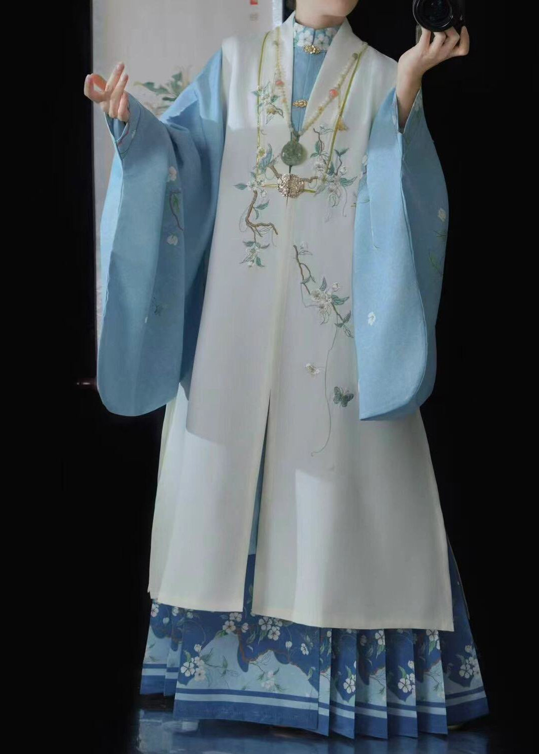 Scattered Butterflies | 3-Piece Plus Set (碎蝶)