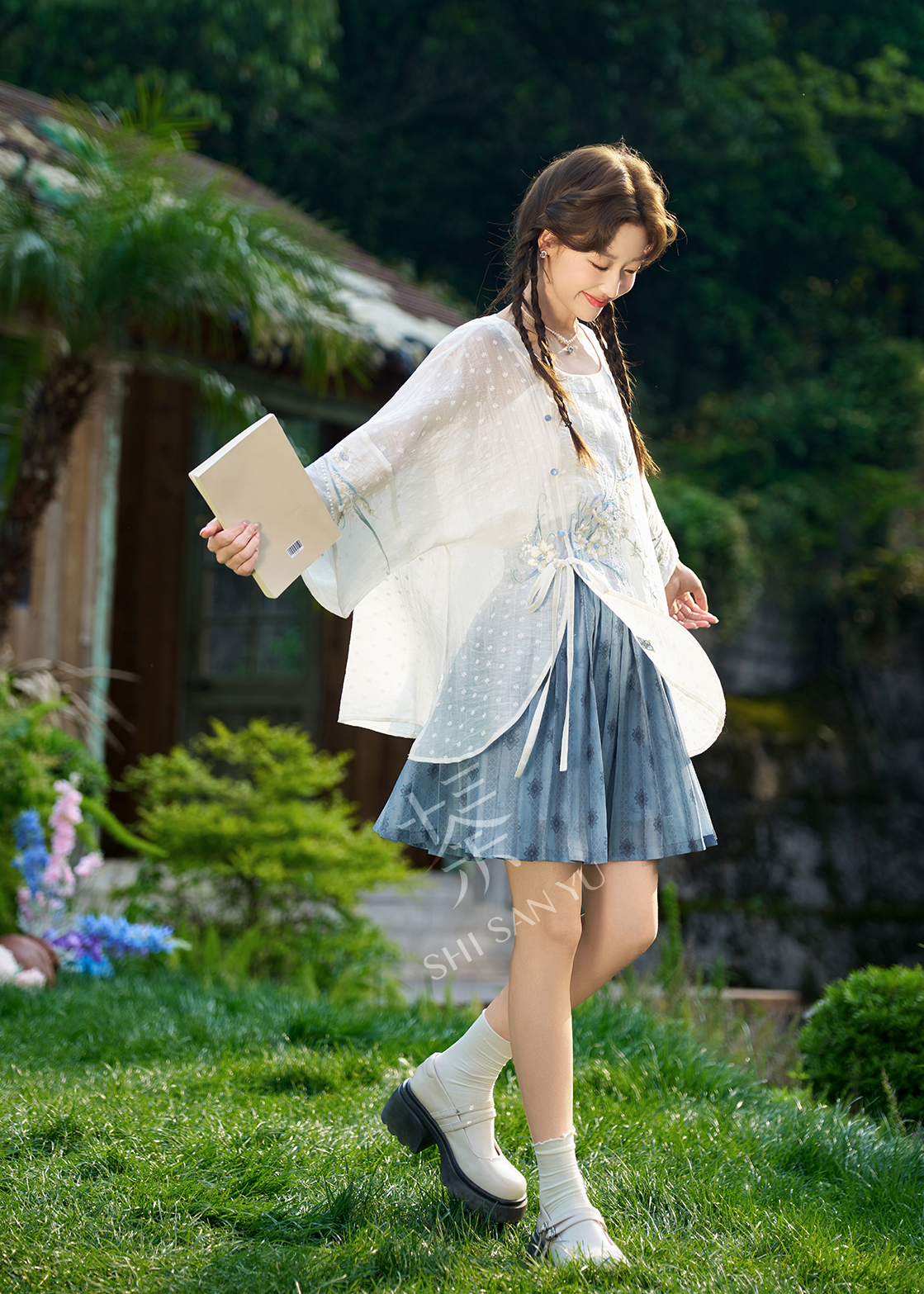 Wind's Embrace | 2-Piece Summer Modern Chinese Style Hanfu (眷风)
