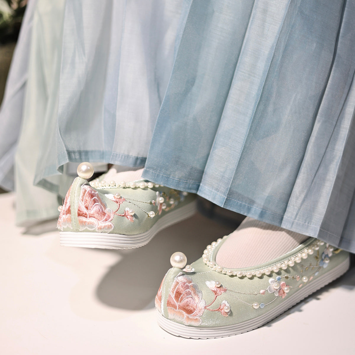 Su Yang | Embroidered Shoes (素央）