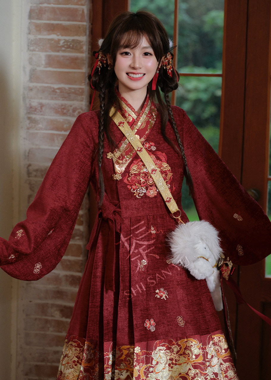 White Horse | 3-Piece 2026 New Year Hanfu (白马嘉岁)