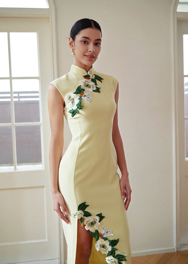 Apricot Rain | Embroidered High-End Modern Qipao (杏雨绣春)