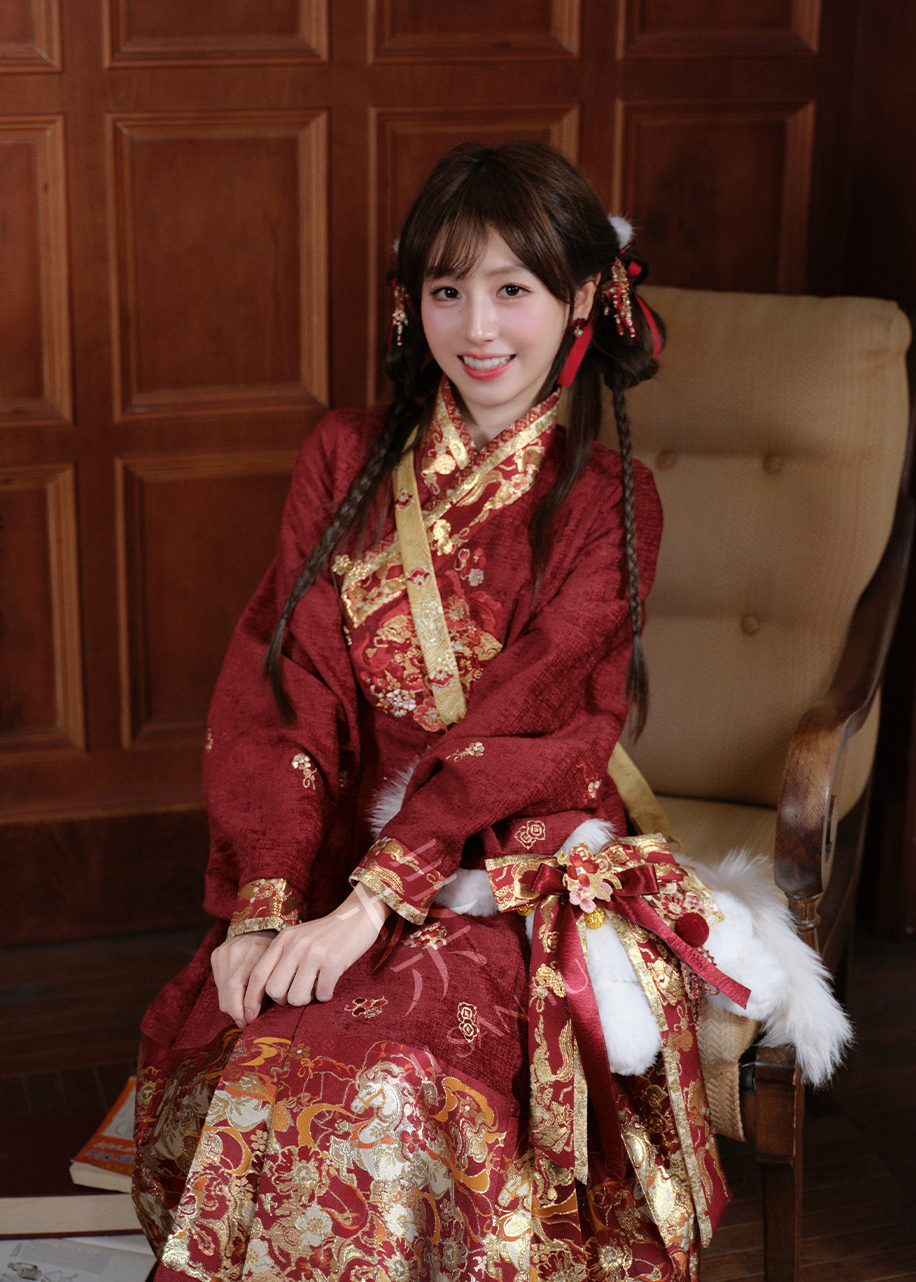 White Horse | 3-Piece 2026 New Year Hanfu (白马嘉岁)