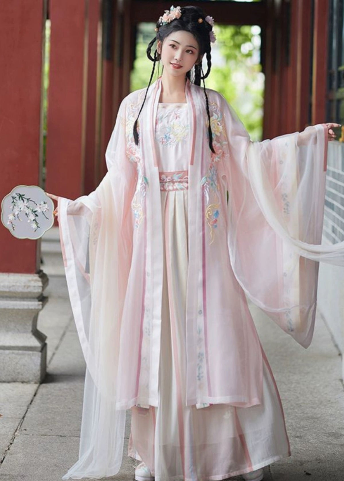 Aleteo floreciente | Hanfu bordado de 4 piezas más (蝶恋花海)