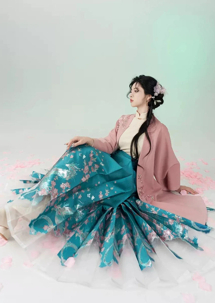 Snow Awaits Spring | Modern 3-Pieces Set (蕴雪待春)