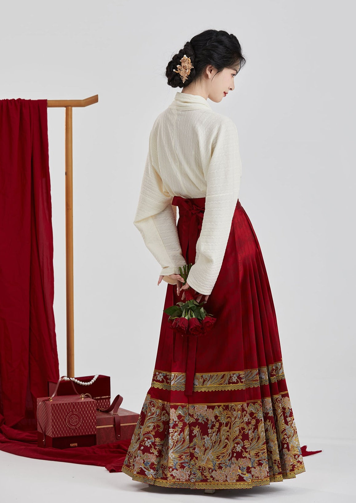 Forever Oath | Modern Bridal Ma Mian Skirt (缔结)