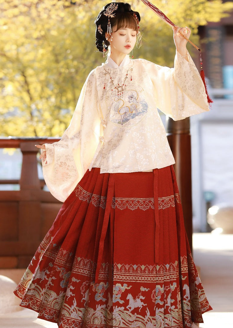 Spring Outting | Ming Hanfu Ma Mian Skirt with Blouse (踏山河)