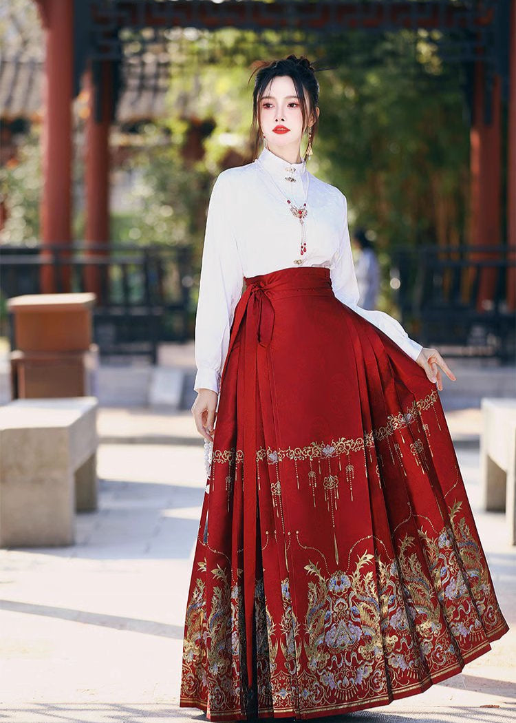 Phoenix Courtship | Plus Embroidered Ma Mian Skirt Set (凤求凰)
