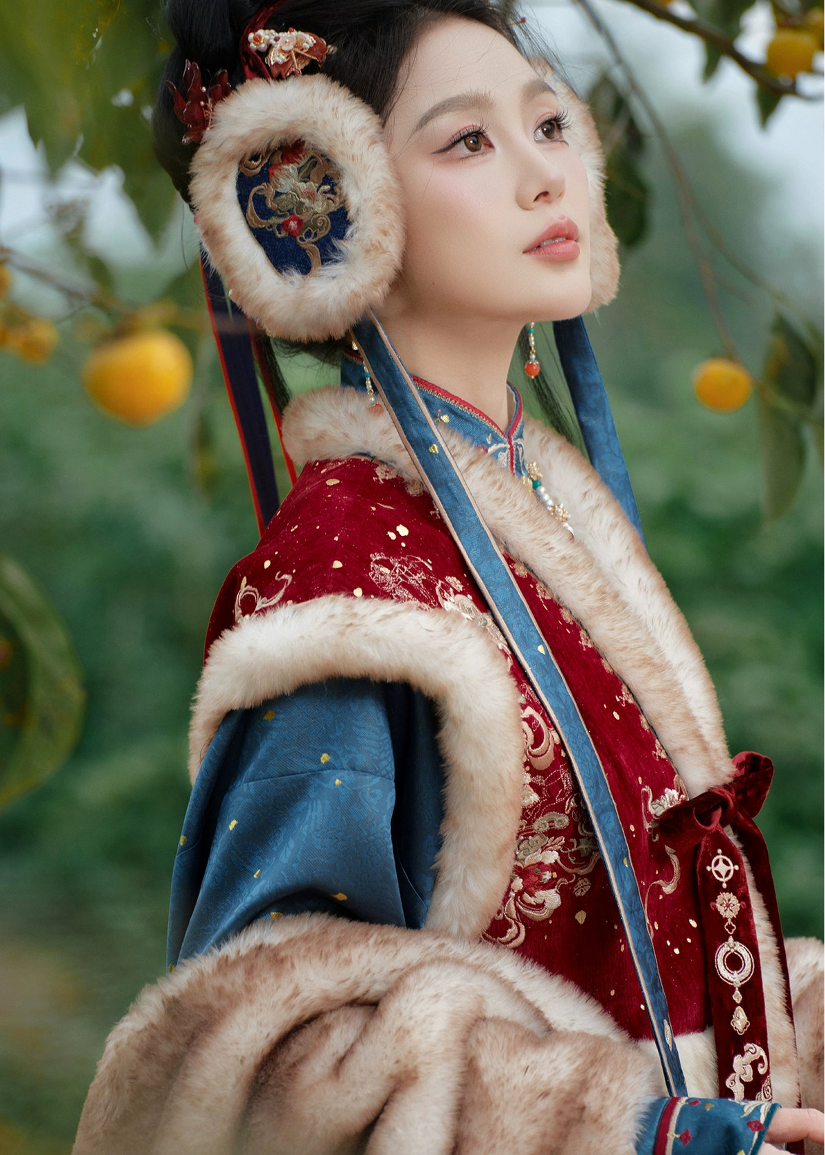 Star Fall | 2026 New Year Faux Fur Shawl / Earmuff (青阳星回)