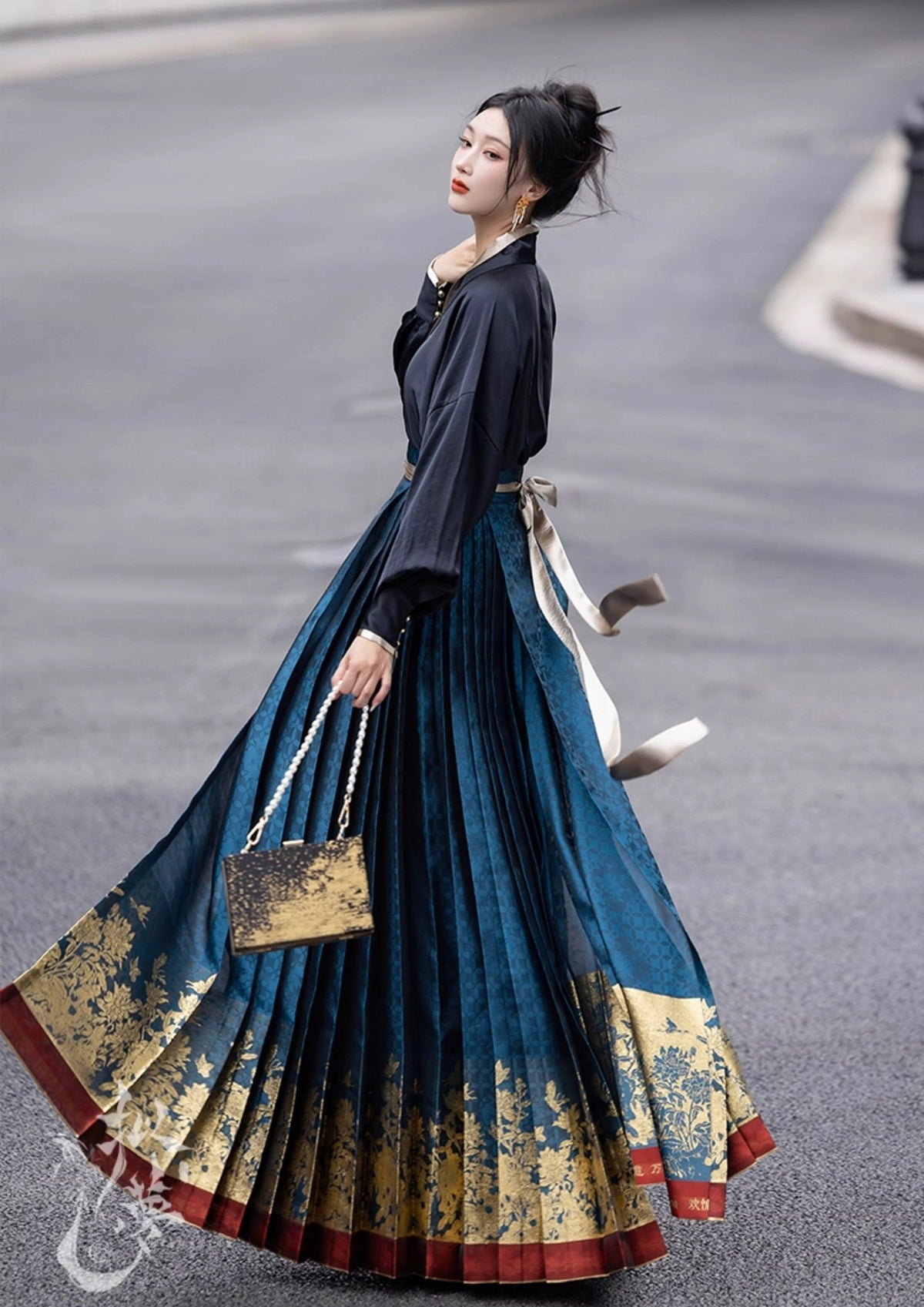 Spell of the Fragrance | Modern 2-Pieces Ma Mian Skirt Set (国色)