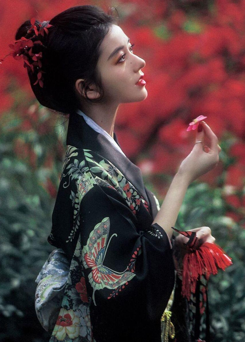 Midnight Peony | 2-Piece Asian Kimono (午夜牡丹)