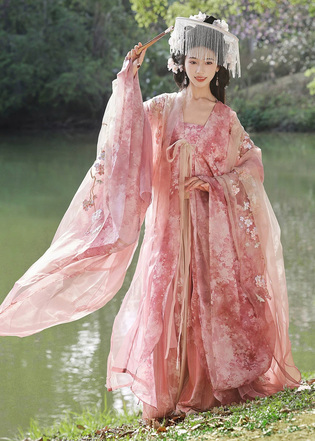 Moonlit Sakura | 4-Piece Embroidered Hanfu (揽月裁樱)